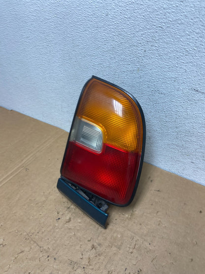 1996 - 1997 Toyota Rav4 Right Passenger Rh Side Tail Light AD3277 DW1