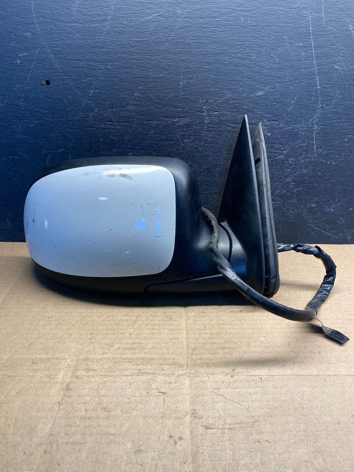 2003-2006 Chevrolet Tahoe Suburban Right Passenger Turn Door Mirror AE8277 DW0