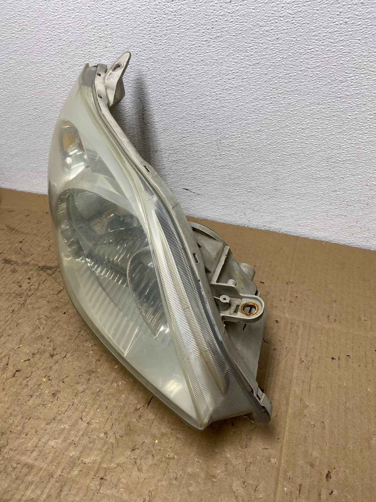 2003 to 2008 Toyota Matrix Right Passenger Rh Halogen Headlight Oem AC0144 DW1