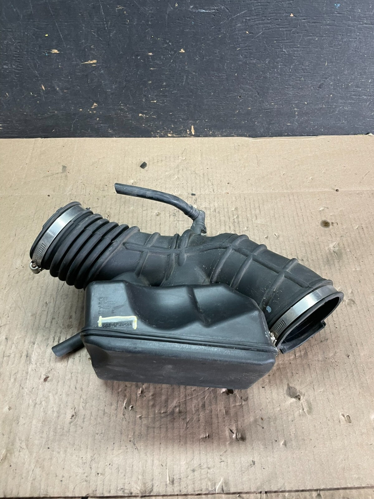 2009 to 2012 Ford Flex Taurus Lincoln Mks Air Hose Duct Tube OEM M8934 DG5