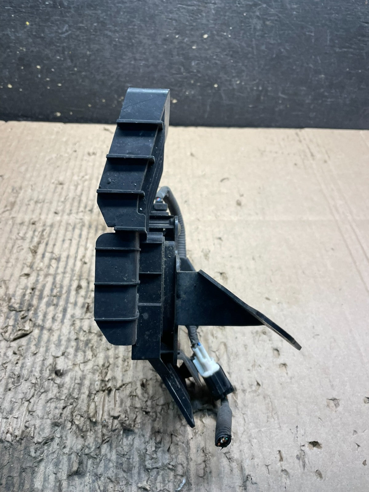 2016 - 2018 Kia Optima Rear Blind Spot Radar Module v0847 DG2