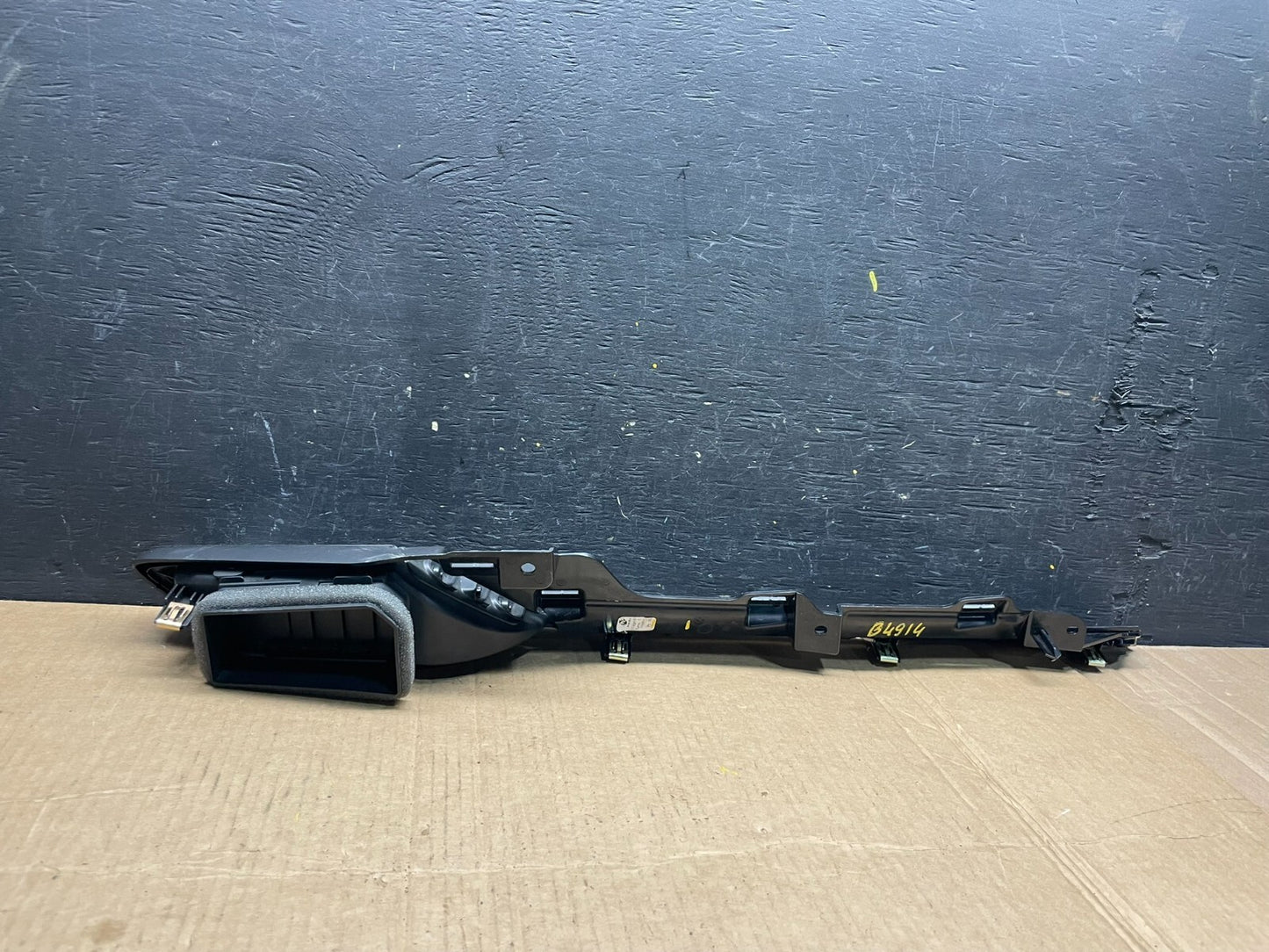 2018-2019 Buick Enclave Dash Applique Panel Vent Right RH Panel M4290 DG3