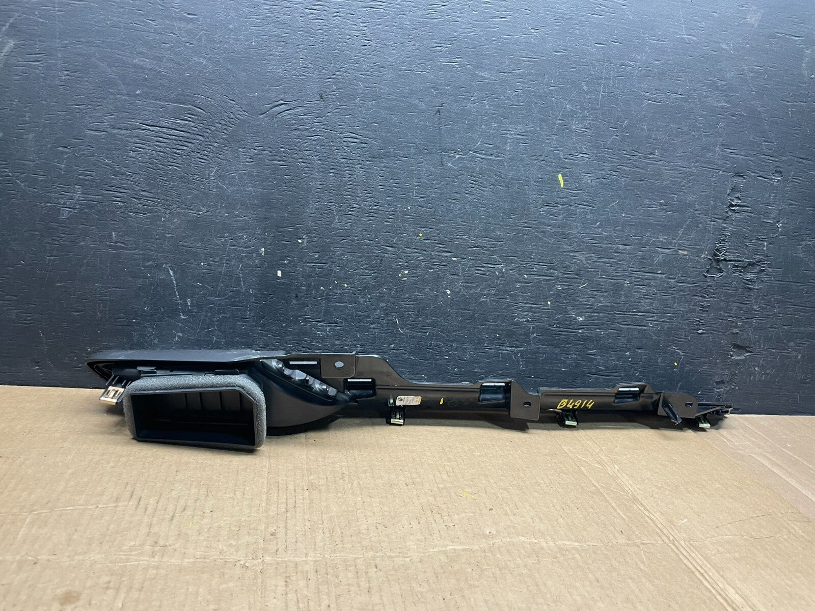 2018-2019 Buick Enclave Dash Applique Panel Vent Right RH Panel M4290 DG3