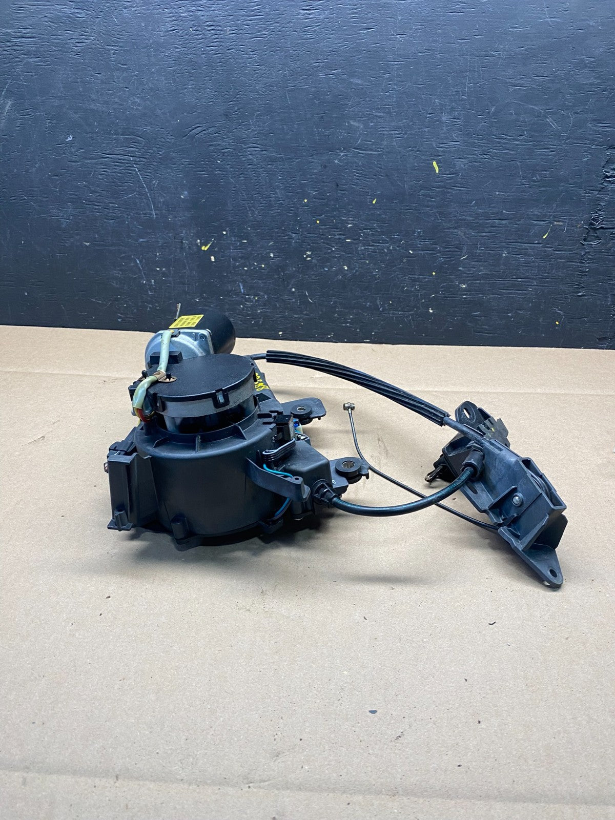 2007-2014 Kia Sedona Left Electric Power Sliding Door Motor Regulator P3588 DG4