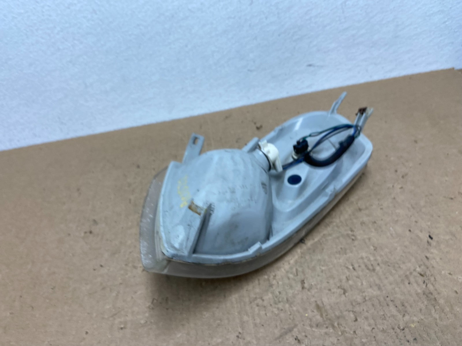 1997 - 2005 Pontiac Montana Venture Front Right Passenger Turn Signal AC1522 DG5