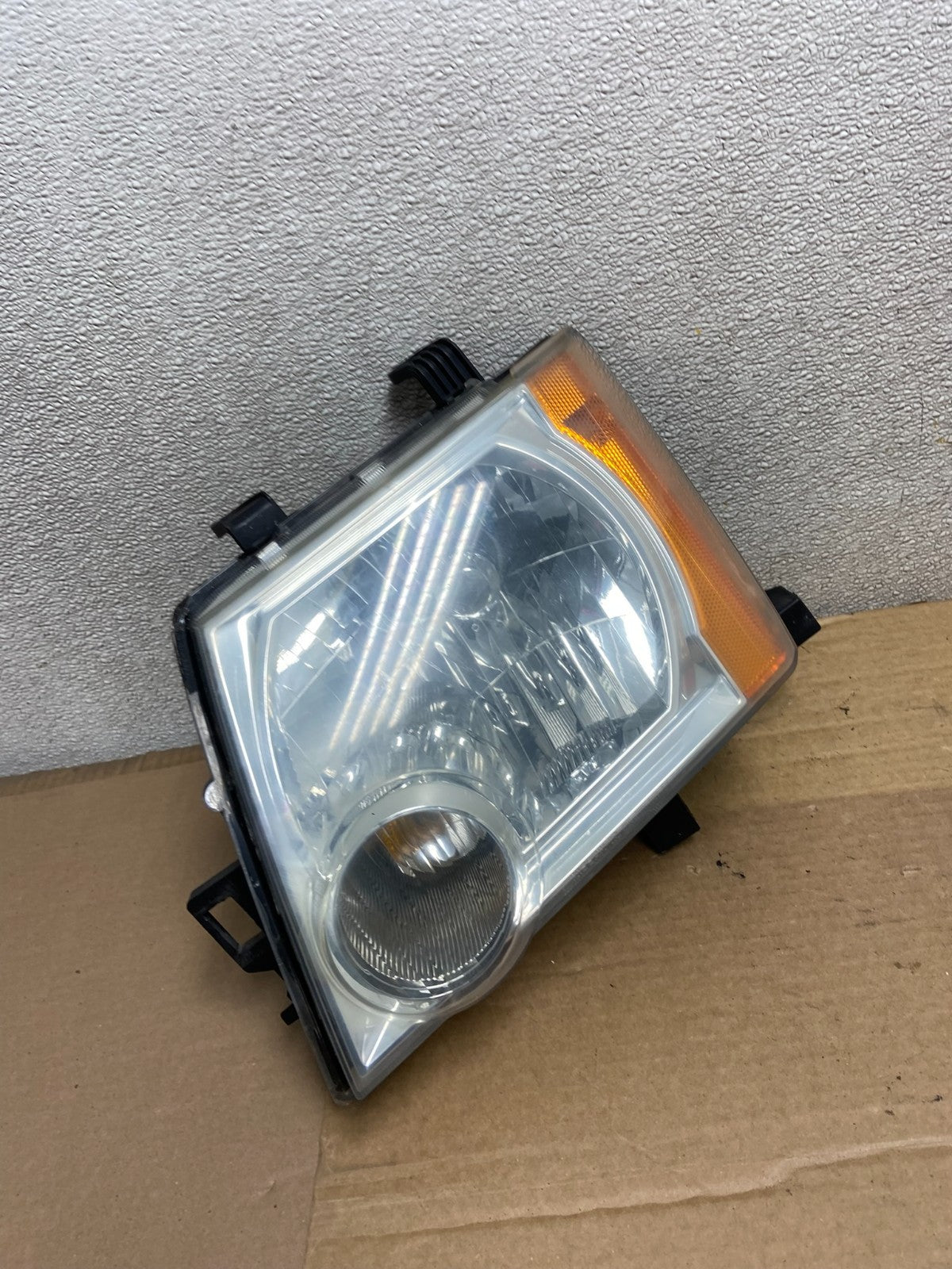 2005 - 2015 Nissan Xterra Driver Left LH Side Headlight AB5170 DW2