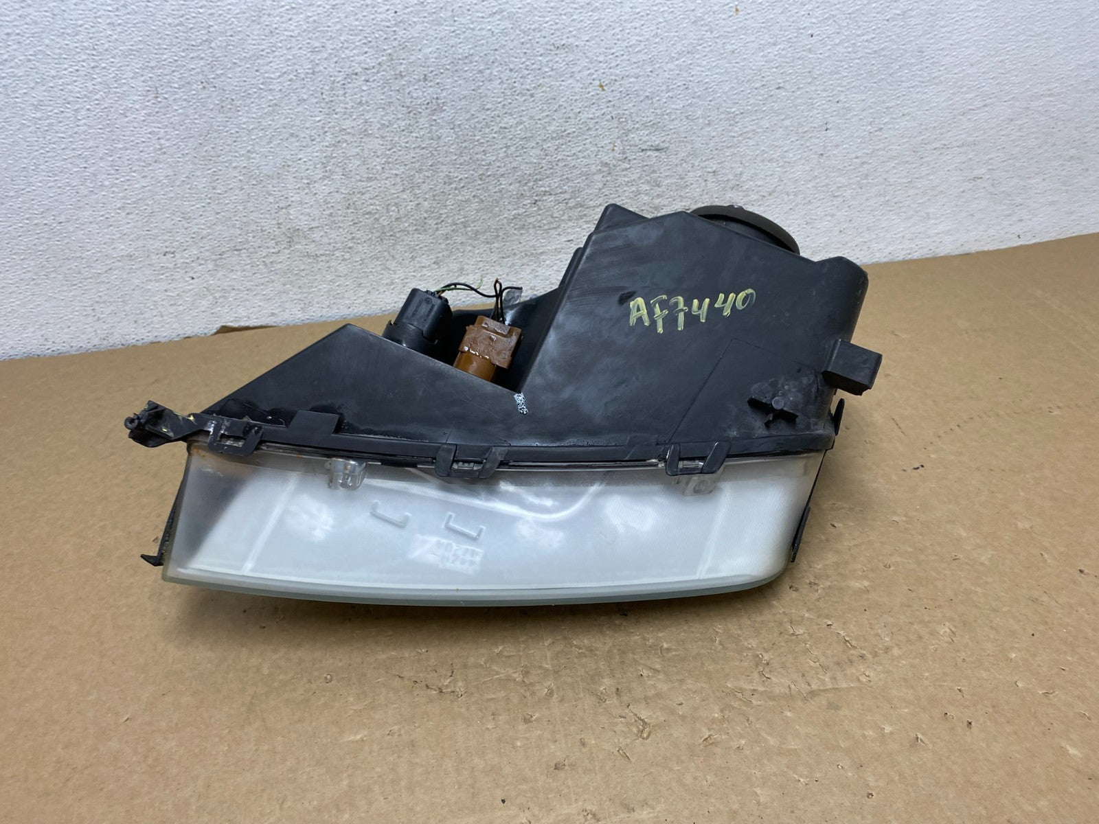 2005-2007 Ford Focus Right Passenger RH Side Headlight Halogen AF7440 DW8