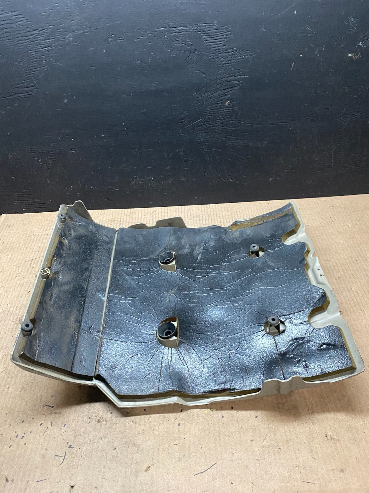 1997 to 2004 Cadillac Deville Seville Northstar Engine Motor Cover E4820 DG16