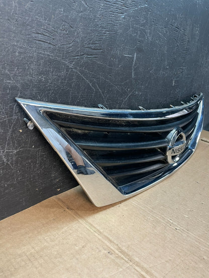 2012 to 2014 Nissan Versa Sedan Front Upper Grill Grille AE8453 DG2