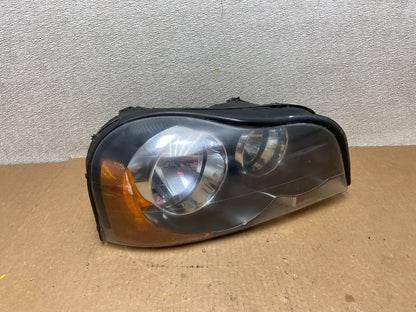 2003 to 2006 Volvo XC90 Right Passenger Rh Side Headlight Halogen Z6946 DW0