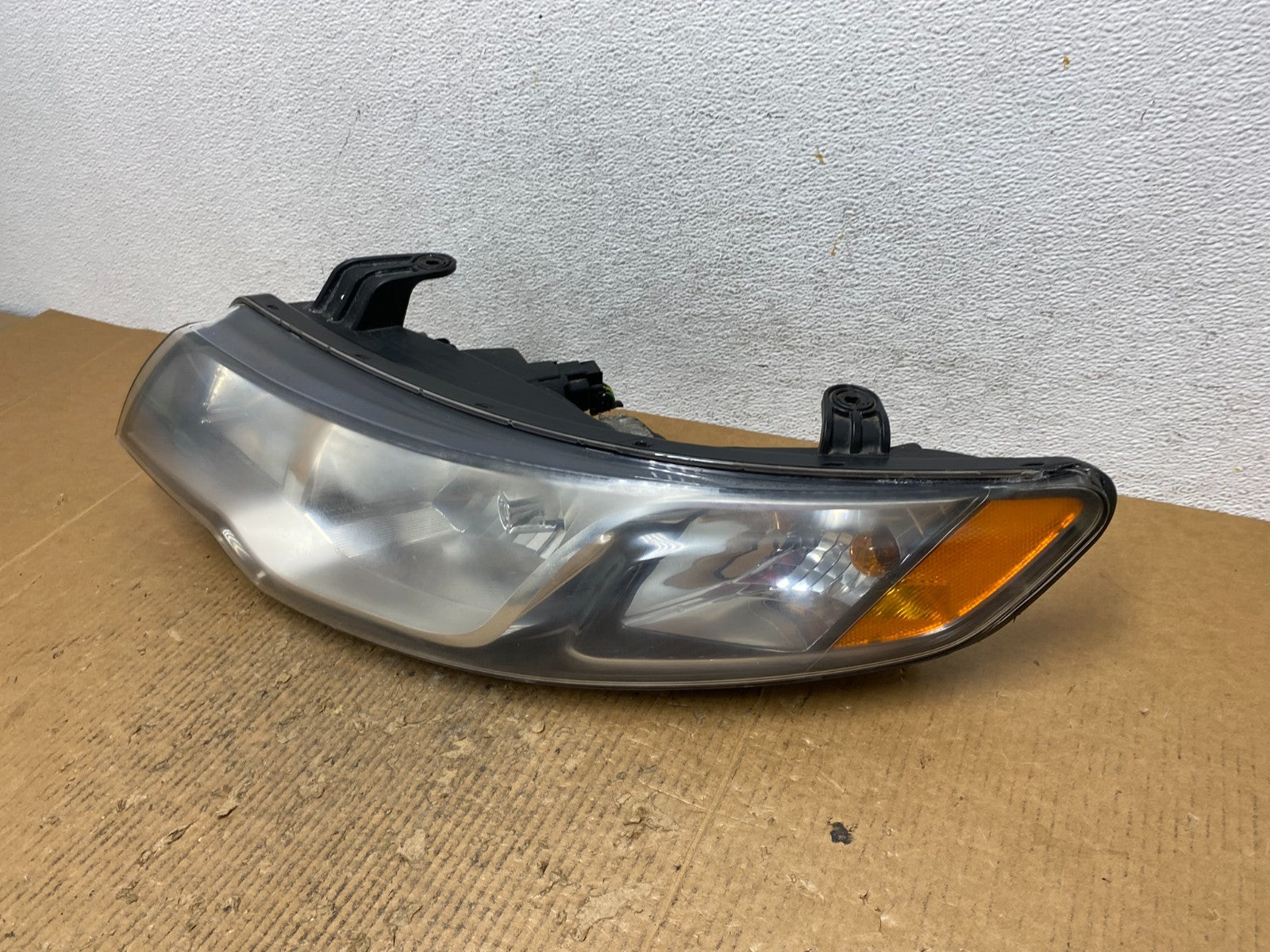 2010 to 2013 Kia Forte Koup Left Driver LH Halogen Headlight AE2702 DW1