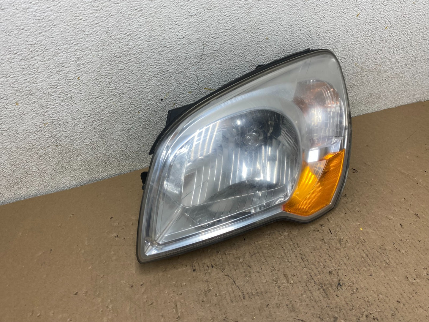 2007 to 2010 Kia Sportage Left Driver LH Halogen Headlight P8827 DW2