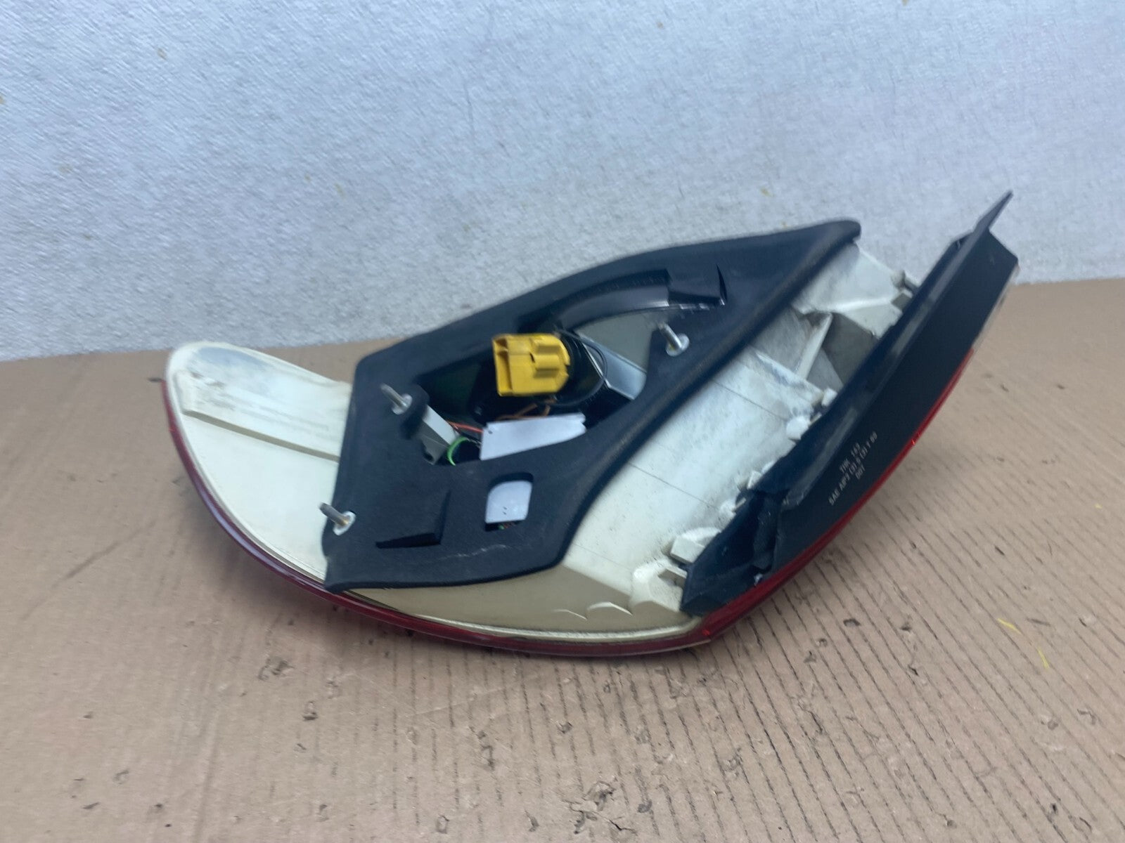 2002 to 2005 BMW 7-Series 745i 760i Left Driver LH Side Tail Light Oem I6232 DW9