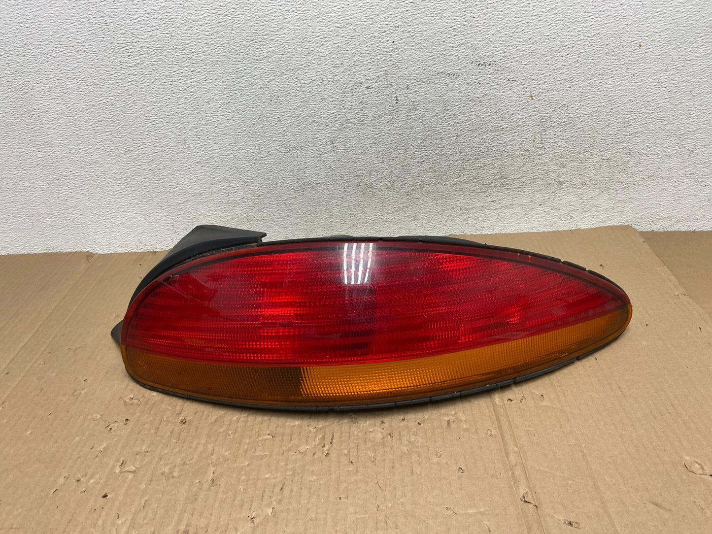 2003-2004 Chrysler Concorde Right Passenger RH Side Tail Light AE8994 LK0