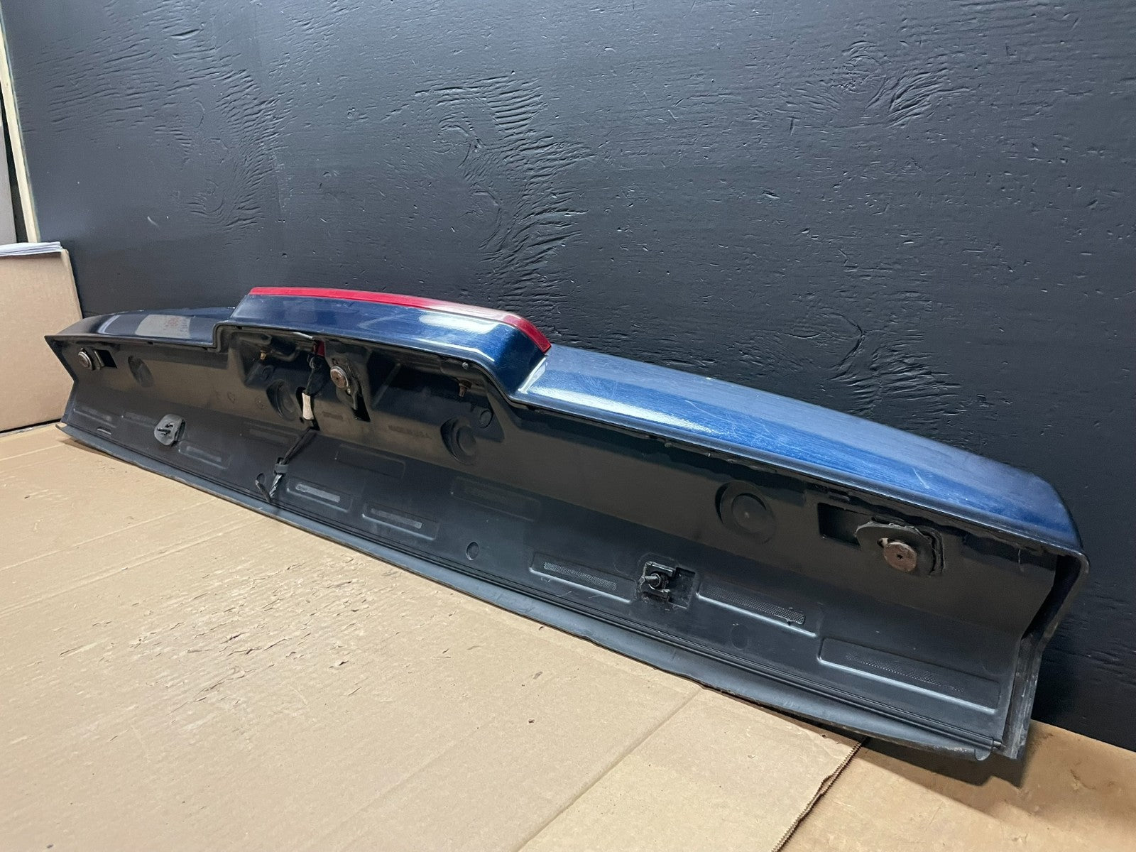 2007-2014 Chevrolet Tahoe Suburban Yukon Spoiler Wing 3rd Brake Light ab3239 DG9