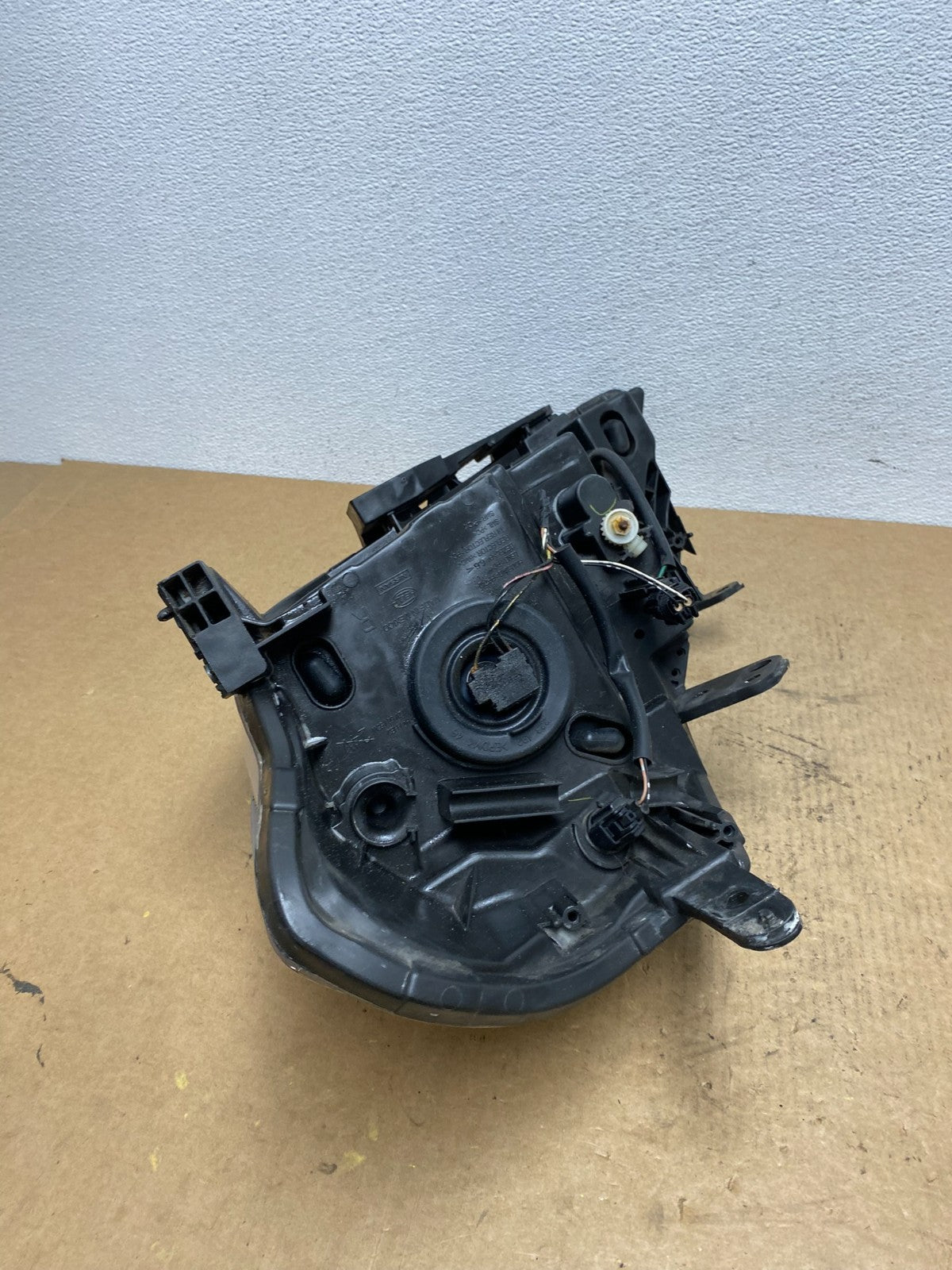 2008 to 2012 Nissan Versa Headlight Right Passenger Rh Side AC3420 DW7