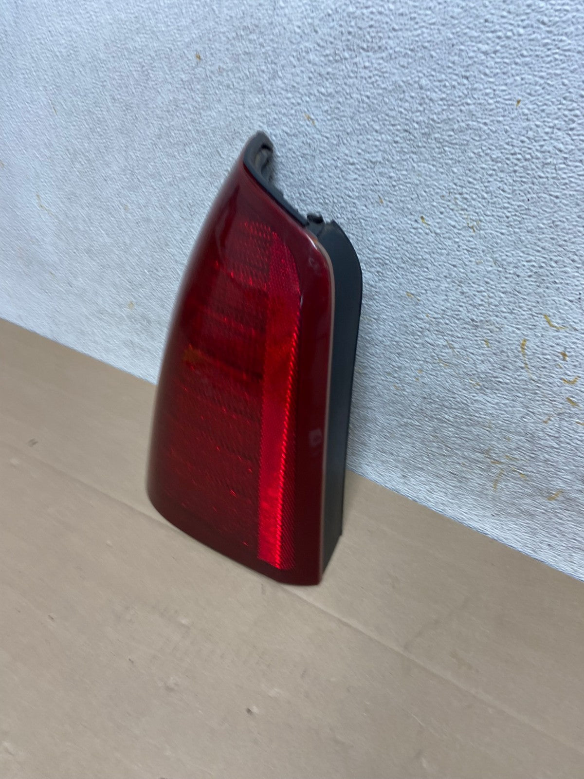 2000 to 2005 Cadillac Deville Left Driver Lh Side Tail Light AI1399 LK1
