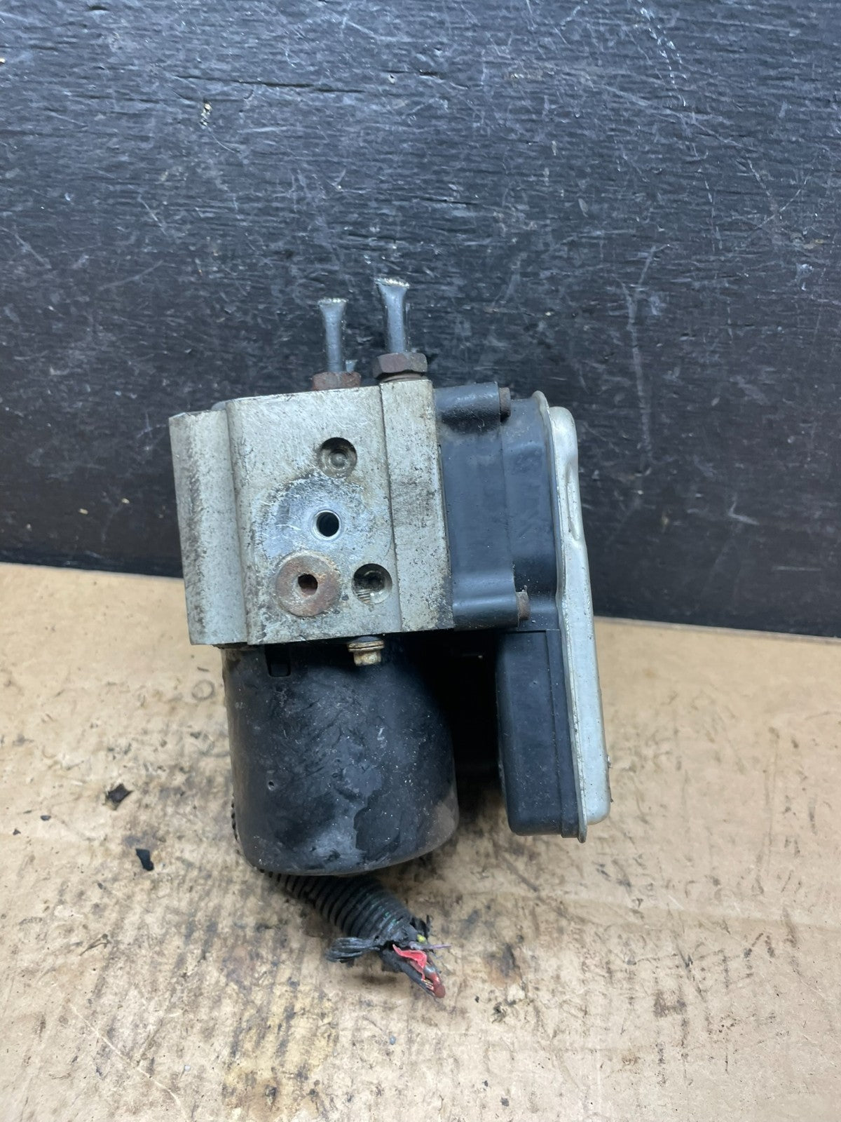 2005 - 2007 Chevy Express GMC Savana 1500 2500 ABS Anti Lock Brake Pump R4401 DG3