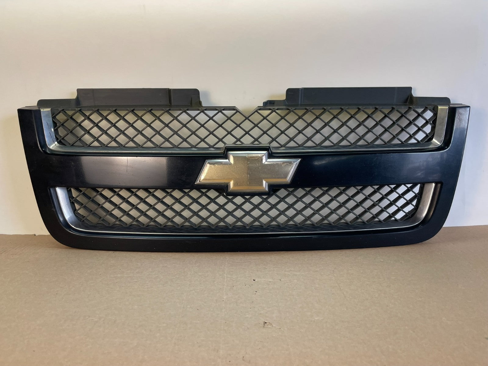 2006 to 2009 Chevrolet Trailblazer Front Upper Grille Grill AG9986 DG0