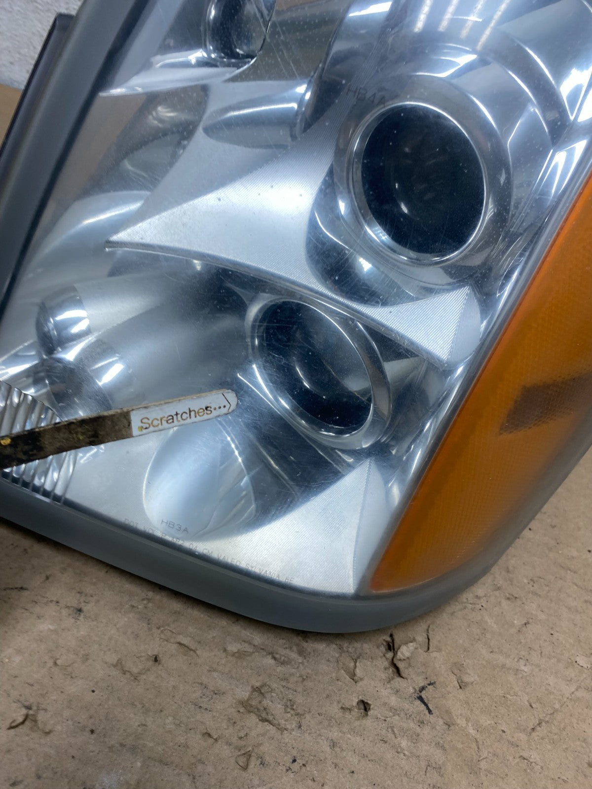 2004 to 2009 Cadillac SRX Left Driver Side Halogen Headlight AI0996 DW3