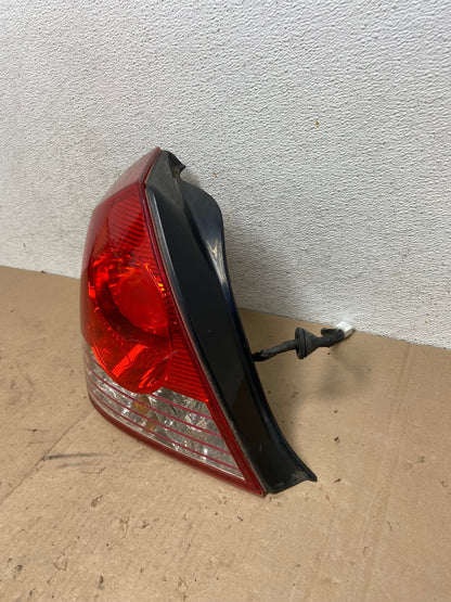 2004 2005 2006 Hyundai Elantra Sedan Left Driver LH Tail Light AG4681 LK1