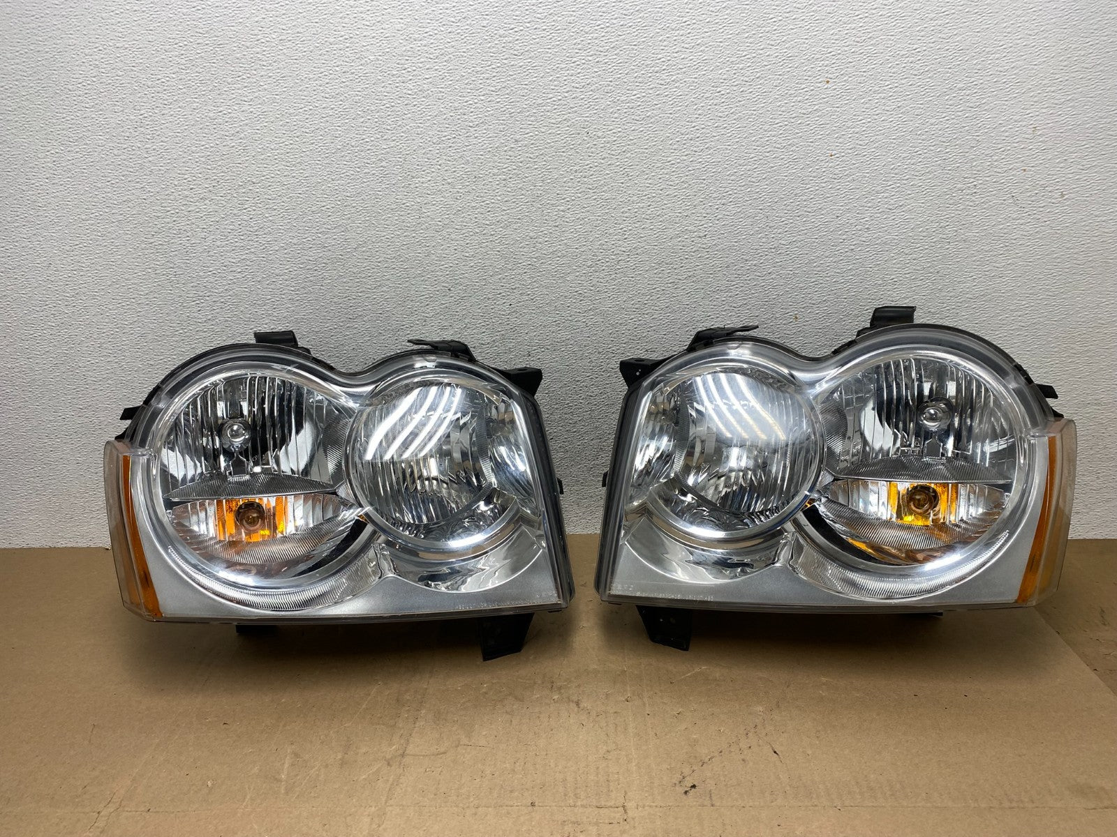 2005-2007 Jeep Grand Cherokee Left+Right Halogen Headlights DEPO AE6704 DW0