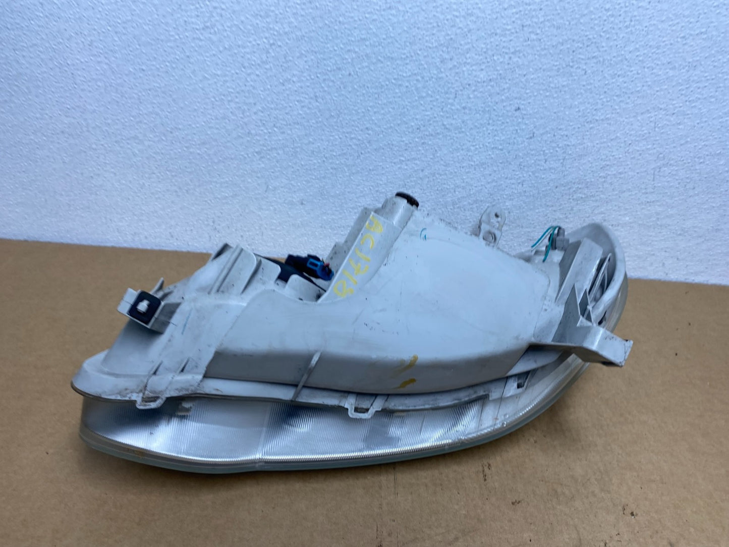 2003 to 2004 Toyota Corolla Right Passenger RH side Headlight AC1718 DW8