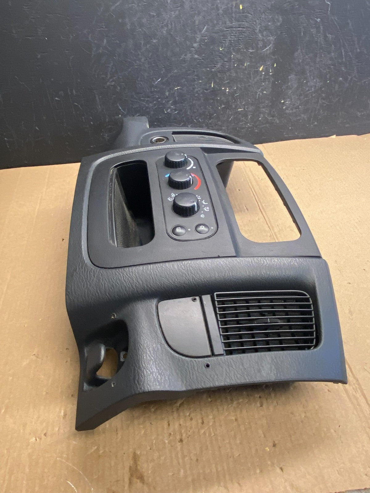 2002 to 2005 Dodge Ram Radio Climate Control Dash Air Vent Bezel Trim AE4230 DG2