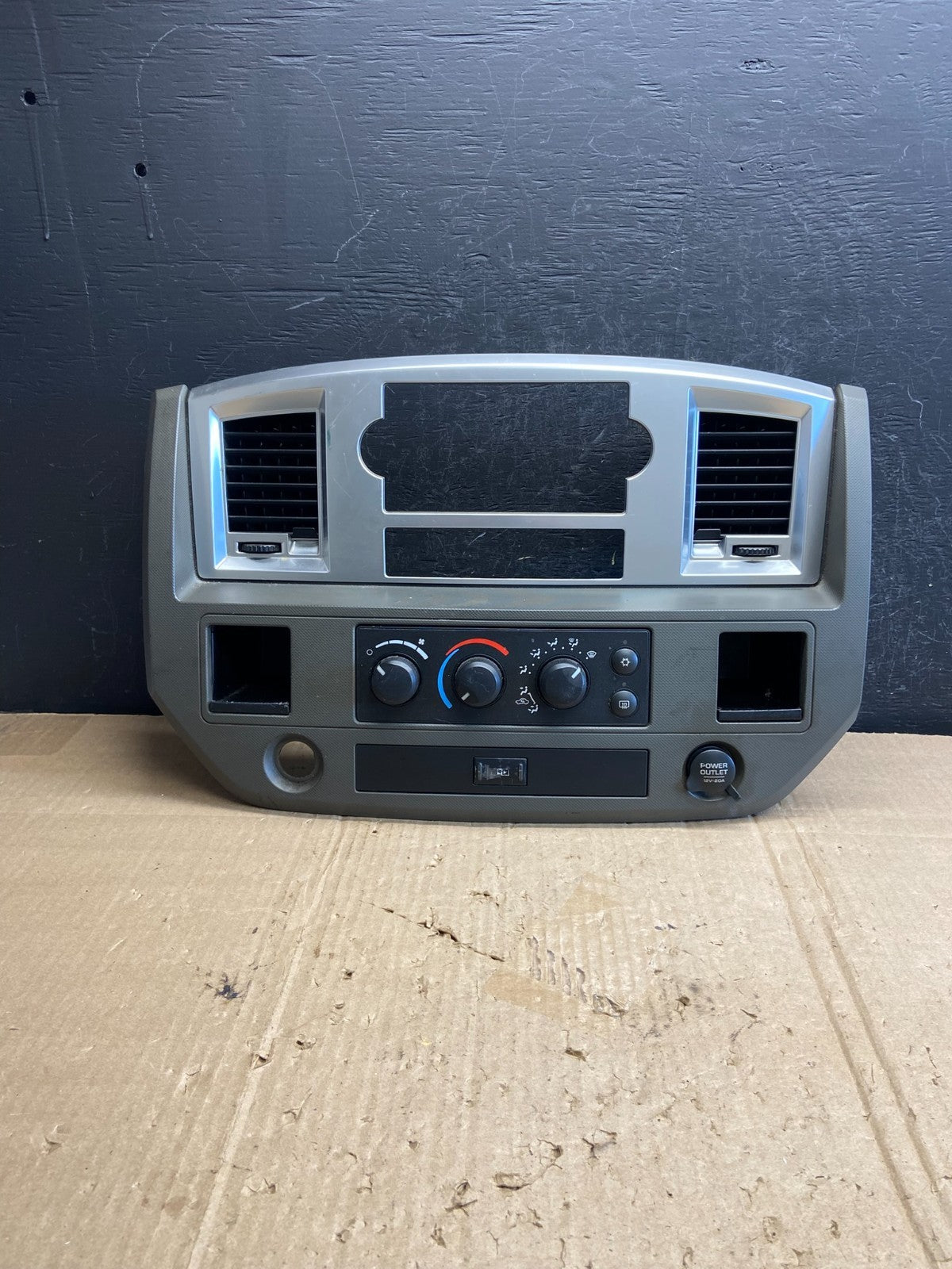 2006 to 2008 Dodge Ram Radio Climate Control A/C Heat Dash Bezel Trim ae1904 DG0