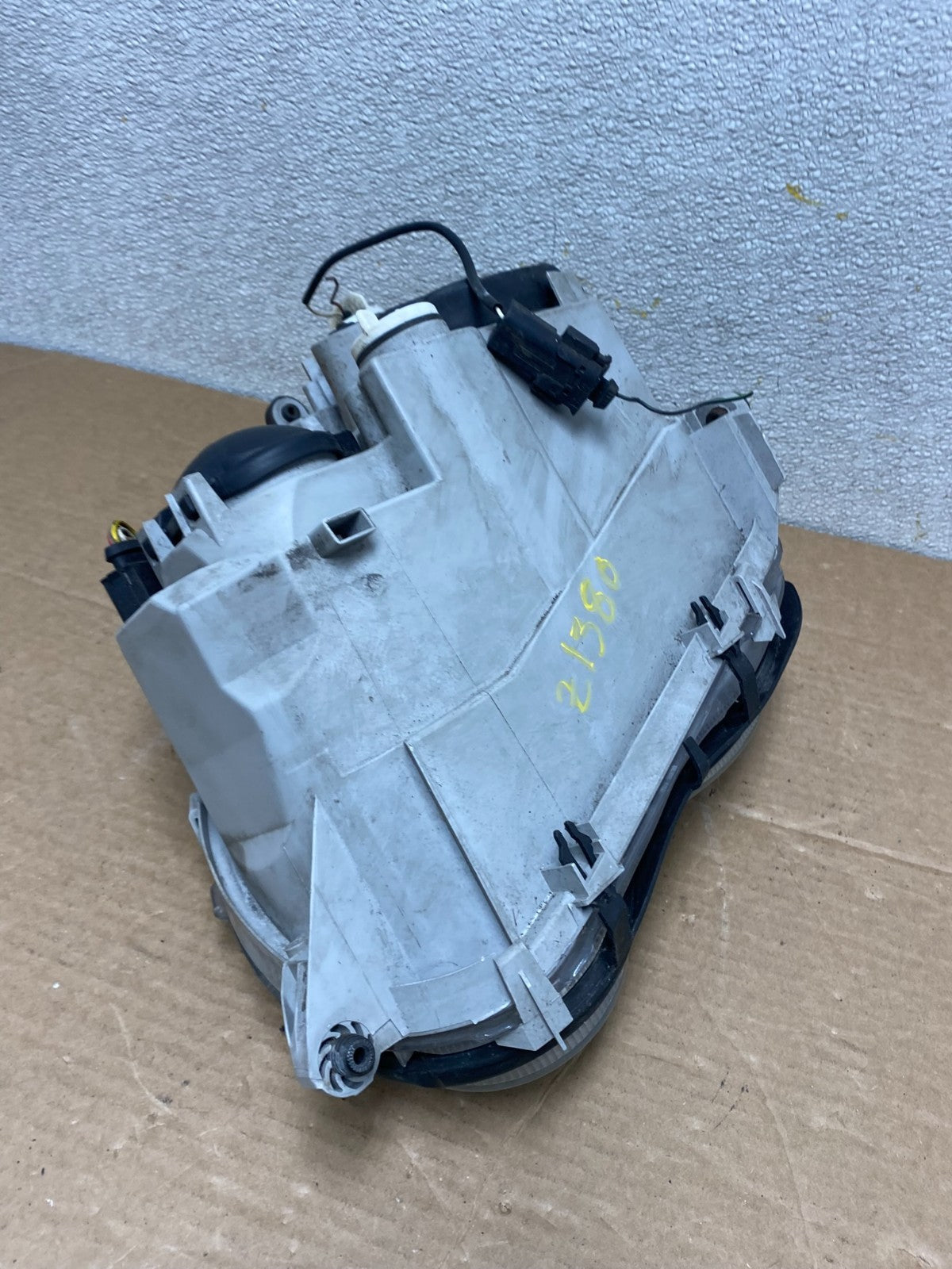2001 - 2004 Mercedes-Benz C Class Halogen Right Passenger Headlight OEM Z1380 DW6