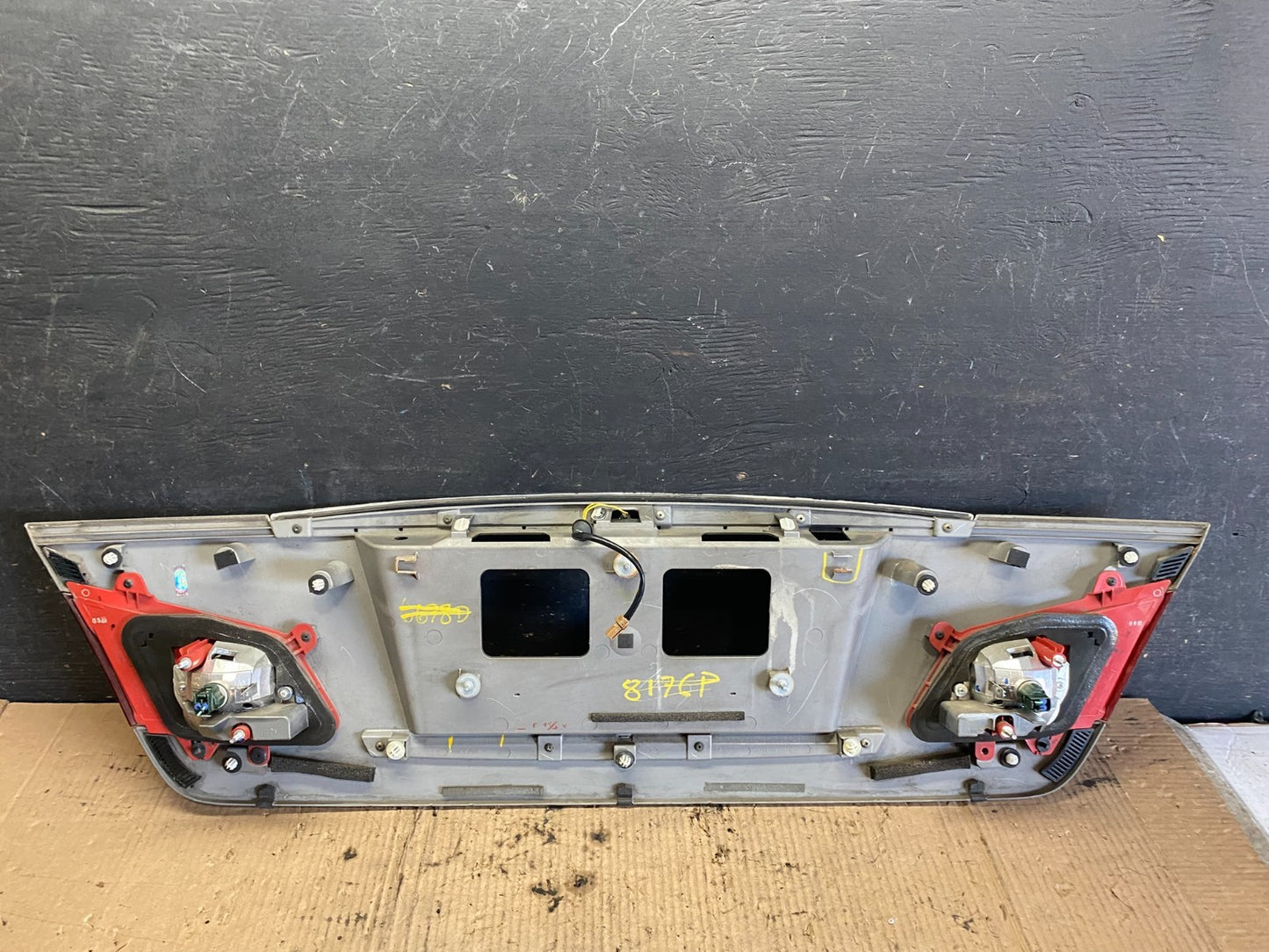 2008 to 2010 Infiniti M35 M45 Rear Trunk Panel Trim Molding Q0377 DG9