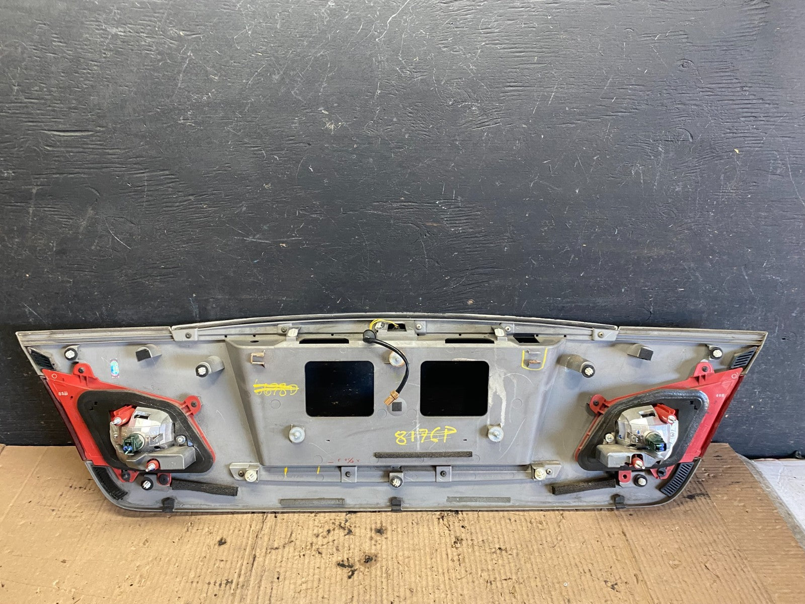 2008 to 2010 Infiniti M35 M45 Rear Trunk Panel Trim Molding Q0377 DG9