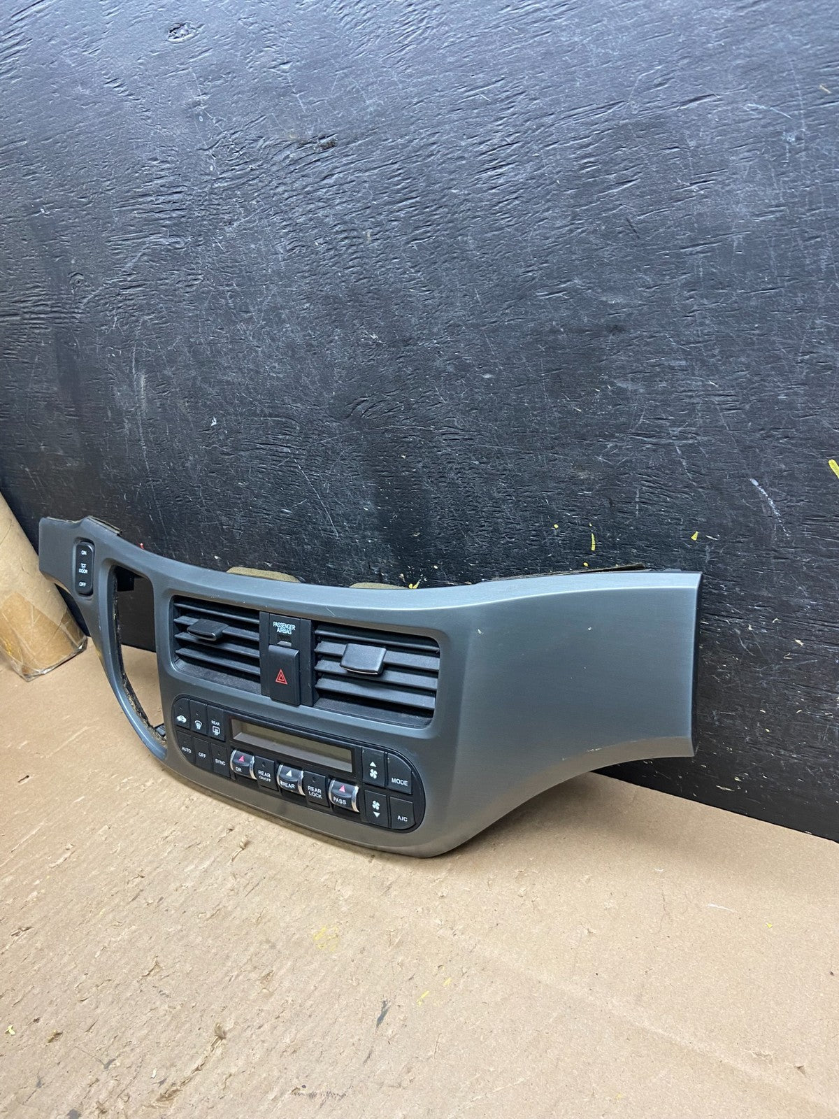 2005 to 2010 Honda Odyssey Radio Climate Control Dash Trim Bezel t6043 DG2