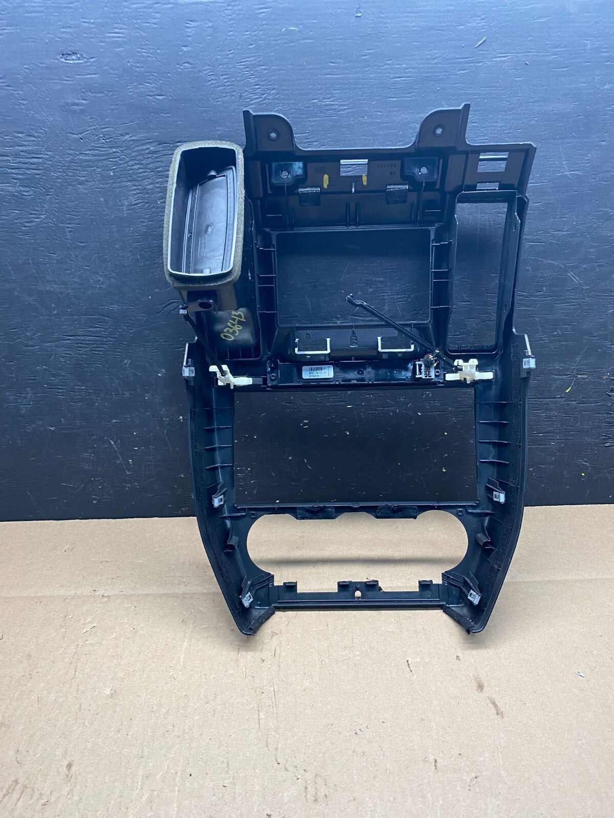 2008 to 2012 Land Rover LR2 OEM Center Dash Trim Bezel 6H52-014L09-AG O3643 DG5