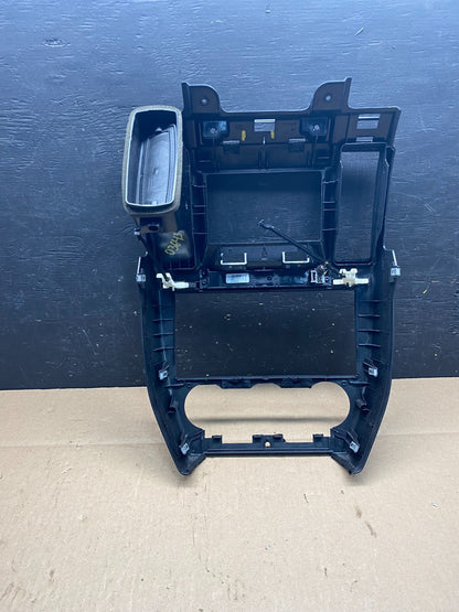 2008 to 2012 Land Rover LR2 OEM Center Dash Trim Bezel 6H52-014L09-AG O3643 DG5