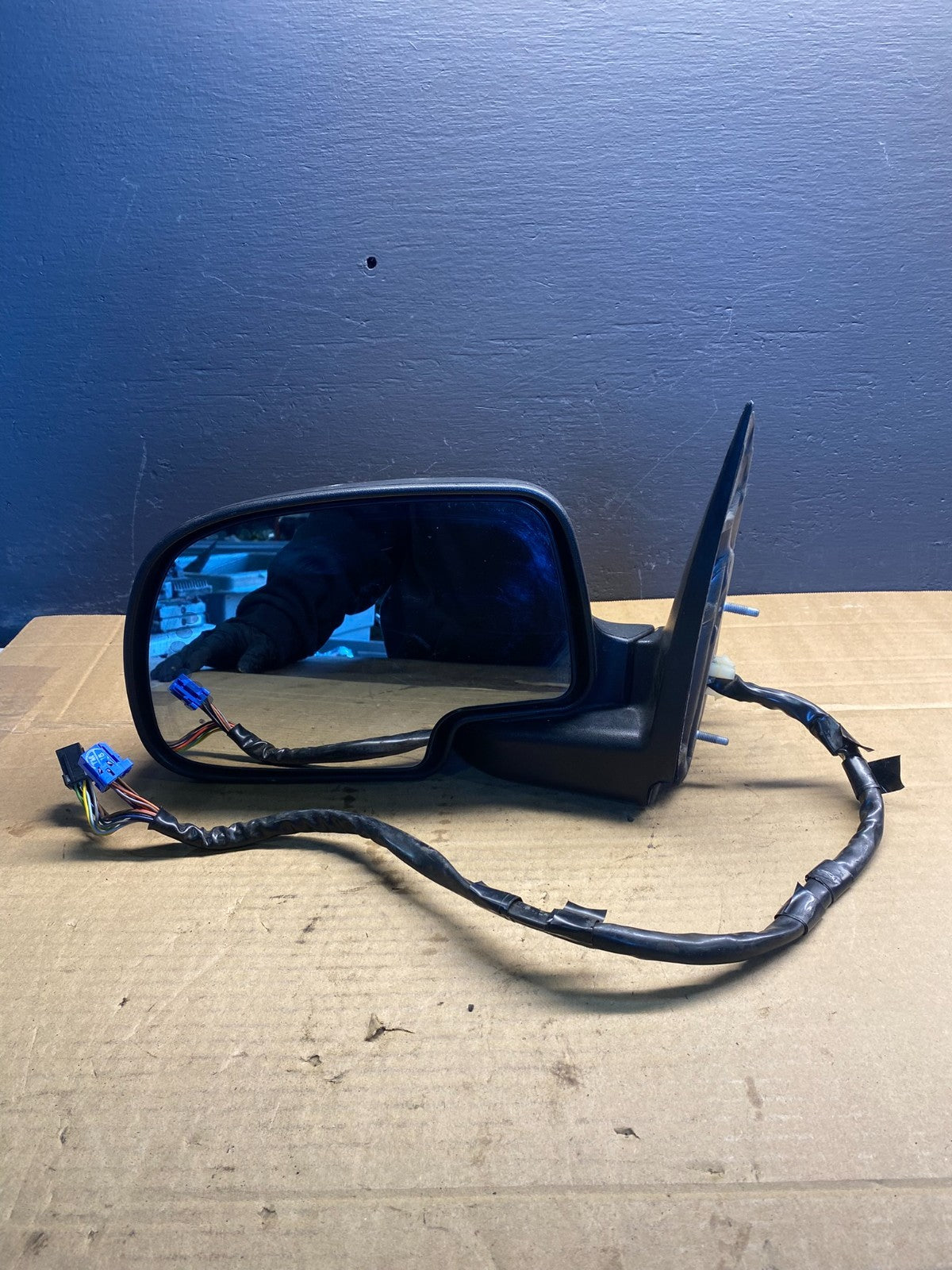 2003-2006 Chevrolet Tahoe Suburban Left Driver LH Turn Door Mirror OEM AB7065 MS8