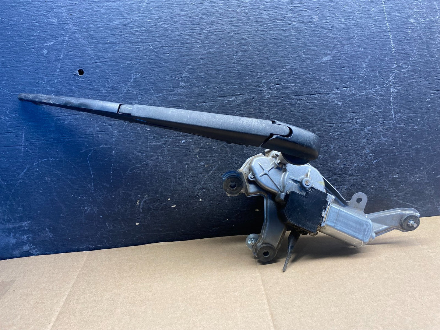 2013 to 2018 Toyota Rav4 Rear Wiper Windshield Motor AE8226 DG0