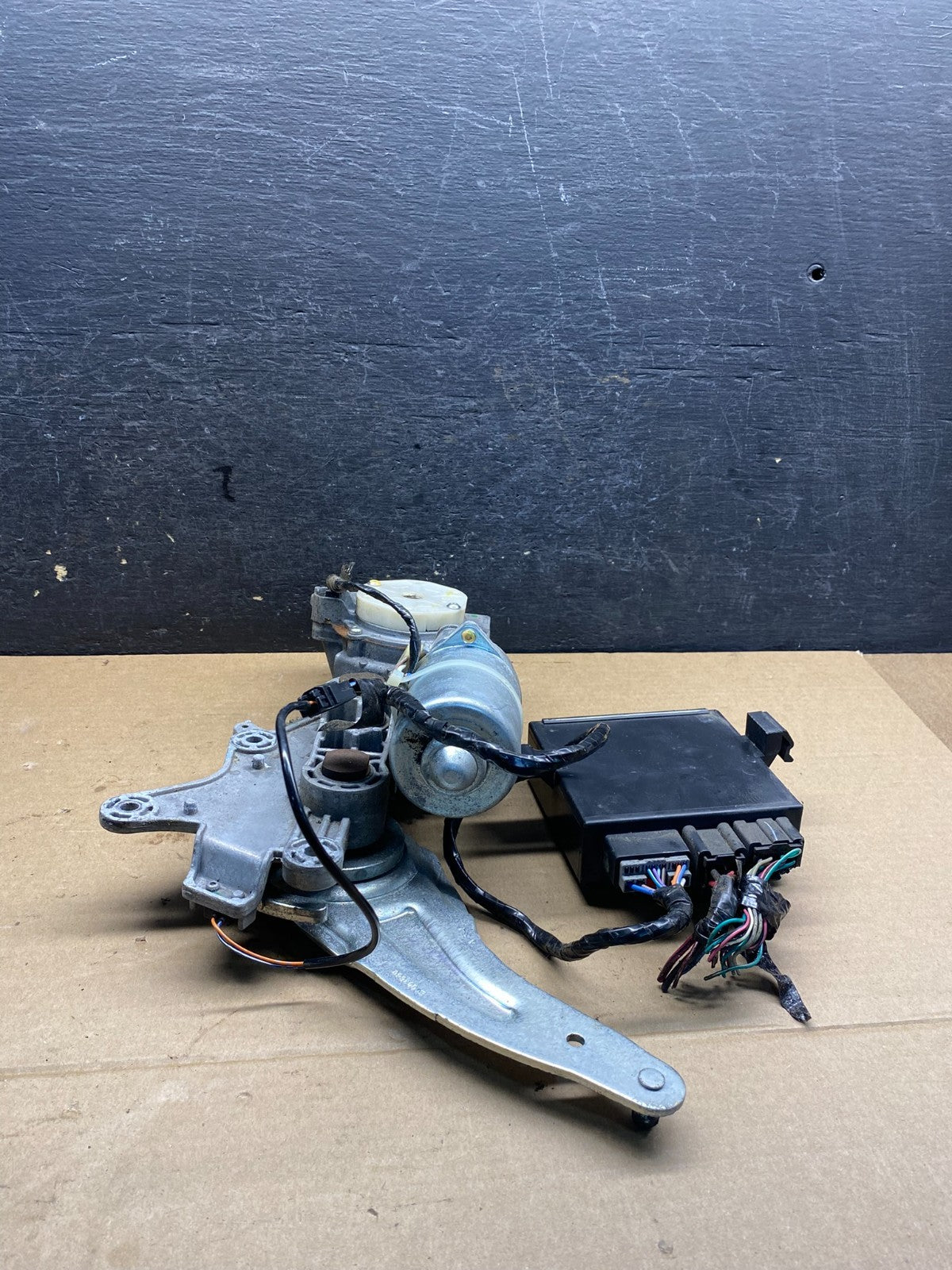 2007 2008 Acadia Enclave Escalade Suburban Liftgate Door Module Motor AI7505 DG2