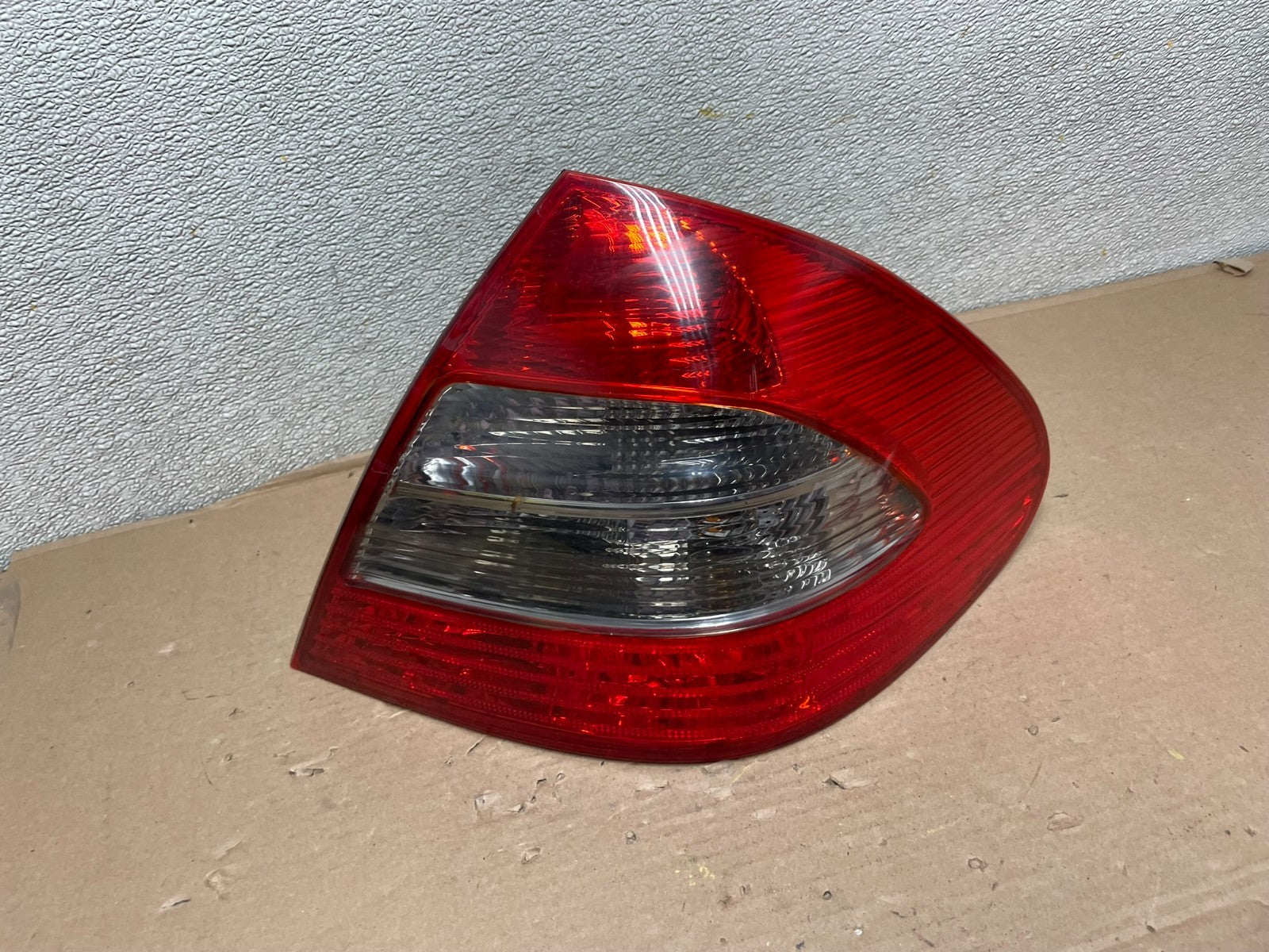 2007 - 2009 Mercedes E E320 E500 Sedan Right Passenger Tail Light OEM AA9986 LK0
