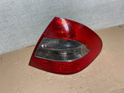 2007 - 2009 Mercedes E E320 E500 Sedan Right Passenger Tail Light OEM AA9986 LK0