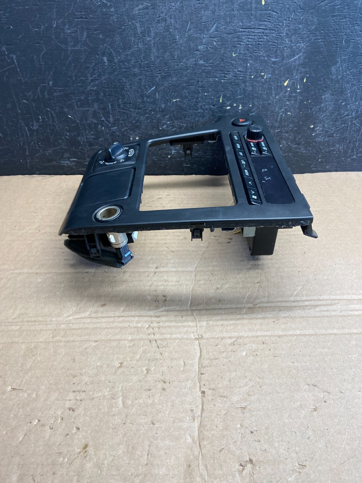 2001-2004 Nissan Pathfinder QX4 Digital Climate Control Radio Bezel OE AF1948 DG2