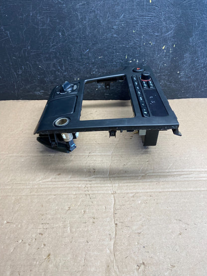 2001-2004 Nissan Pathfinder QX4 Digital Climate Control Radio Bezel OE AF1948 DG2