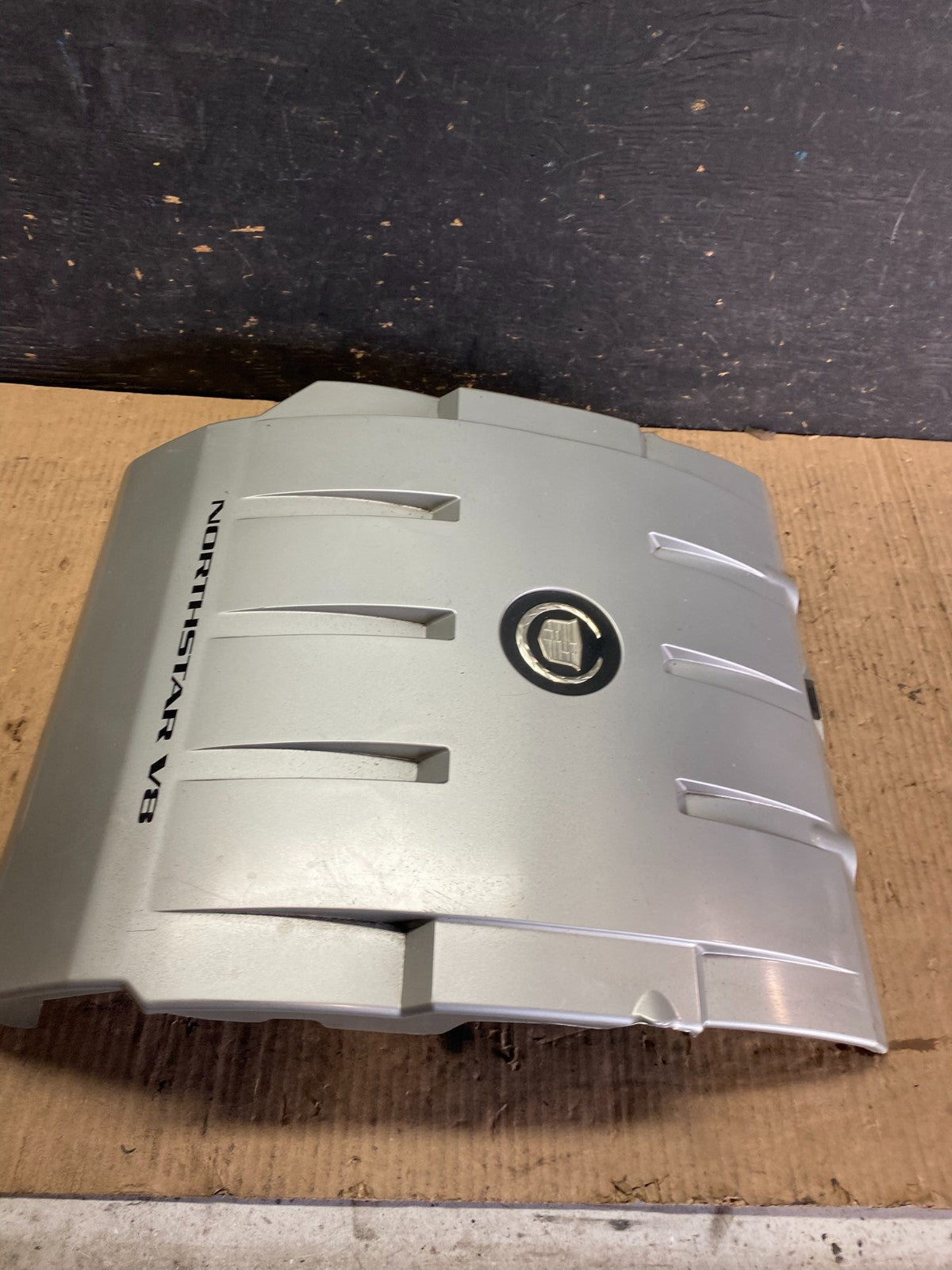 1997 to 2004 Cadillac Deville Seville Northstar Engine Motor Cover Q0428 DG2