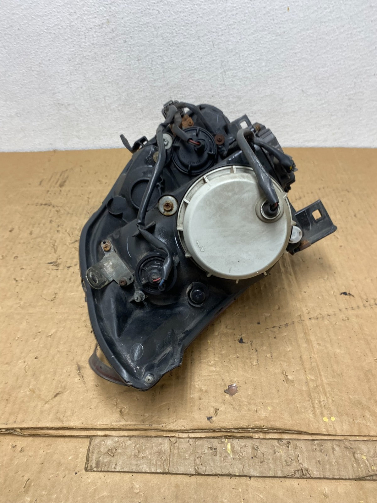 2004 to 2006 Nissan Maxima Left Driver Side Headlight Hid Xenon AC8125 DW8
