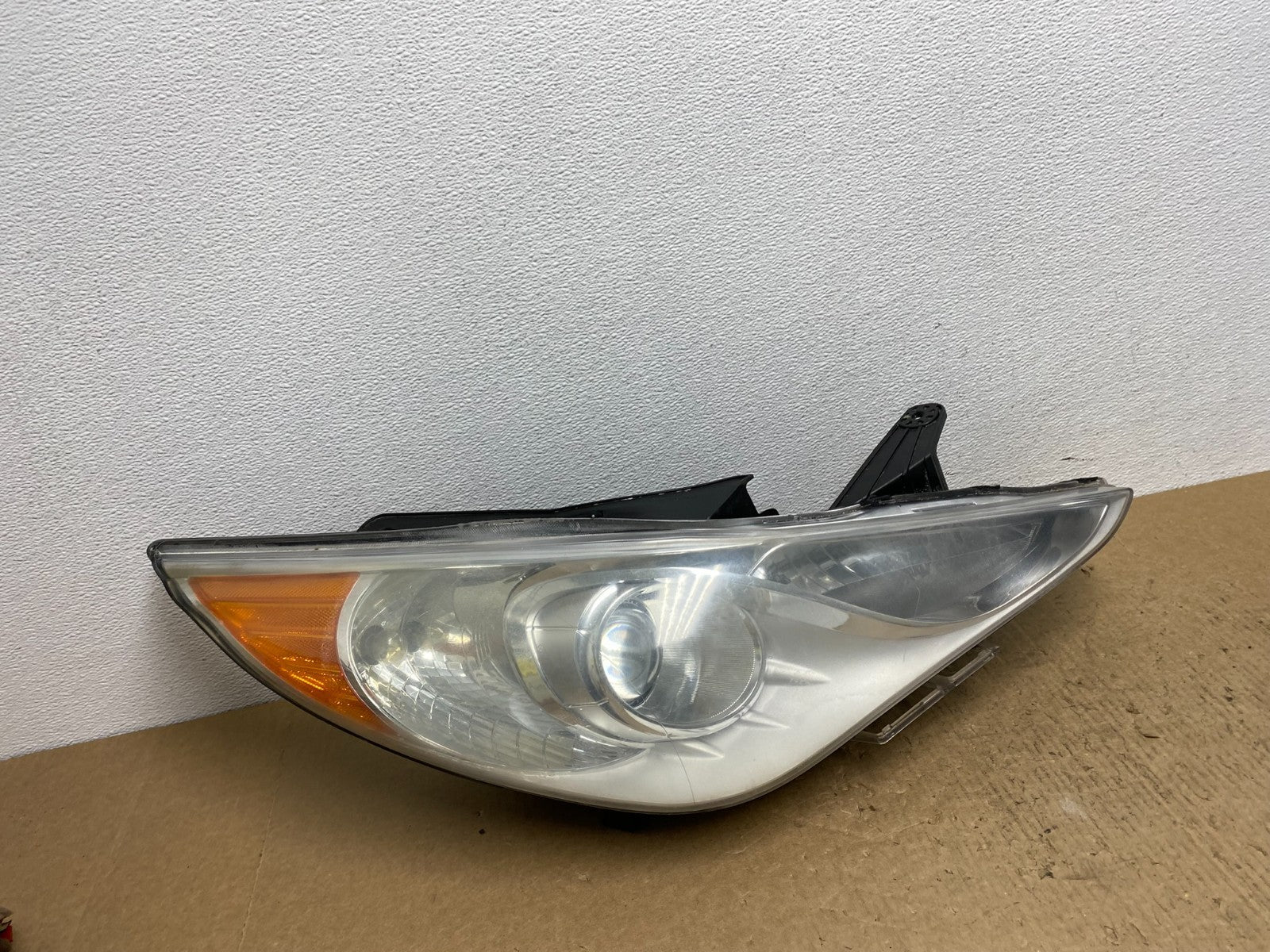 2011 - 2014 Hyundai Sonata Right Passenger Rh Side Headlight Halogen AC1607 DW2