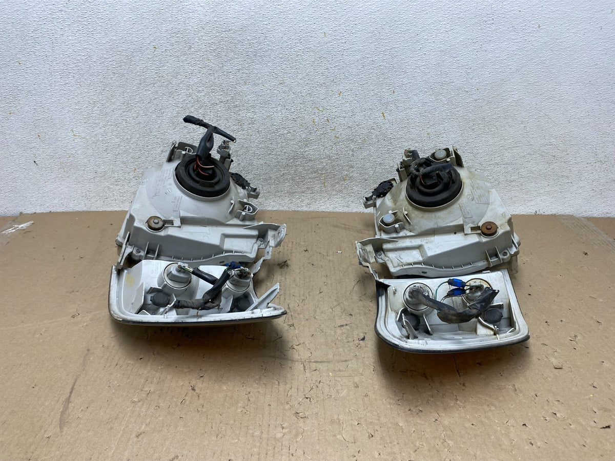 2005-2007 Toyota Sequoia Left+Right Side Halogen Headlights DEPO AH7710 DG8