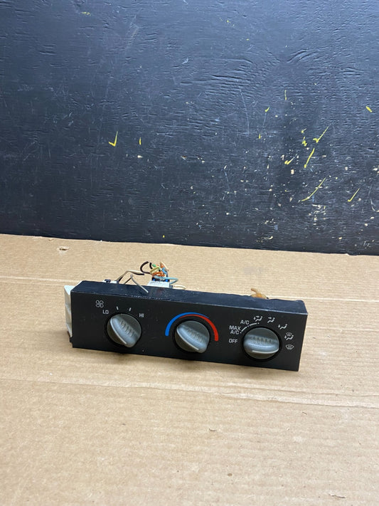 2001 - 2007 GMC Chevrolet Express 1500 Climate Control A/C W0221 DG0