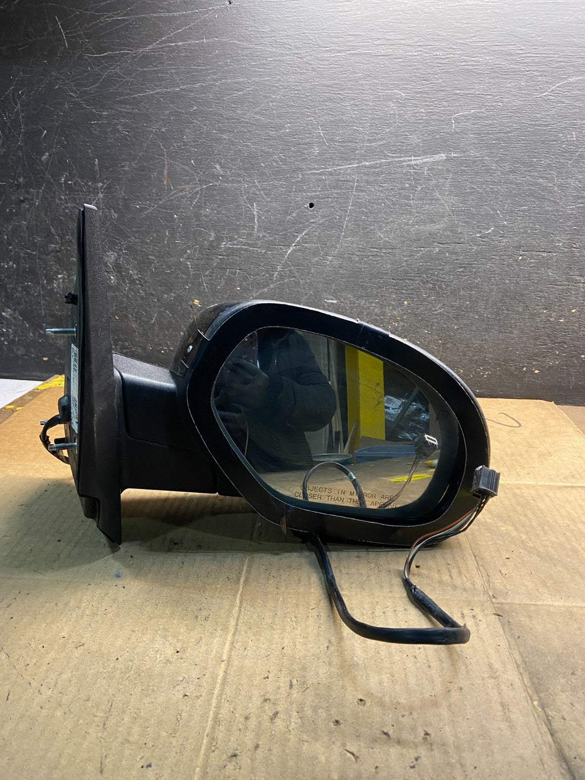 2007-2013 Chevrolet Tahoe Silverado Suburban Right Passenger Mirror OEM Y3978 DG7