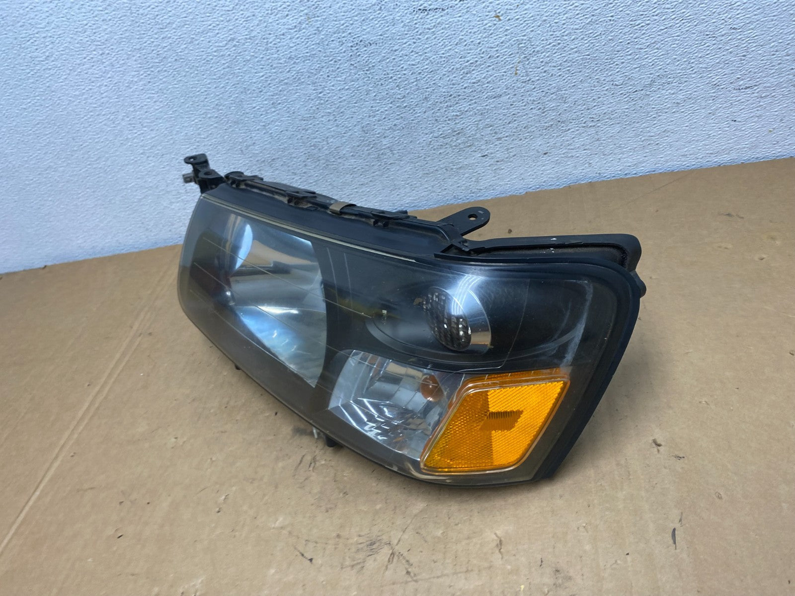 2003 2004 Subaru Forester Left Driver LH Headlight Halogen AD2755 DW1