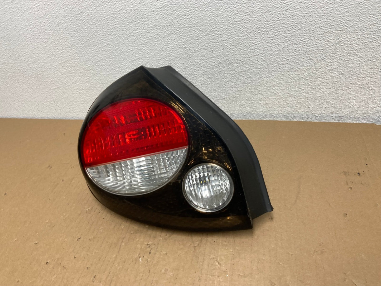 2000 to 2001 Nissan Maxima Left Driver Lh Side Tail Light Oem AB6471 LK1